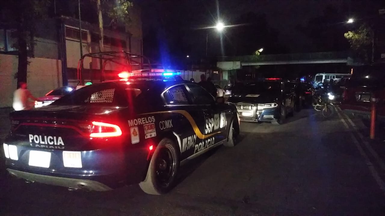 Paramédicos confirmaron que las personas tenían lesiones de bala en el tórax. (Jorge Becerril).
