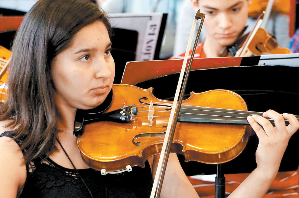 “La música cambia mucho los valores humanos”, afirma Alejandra Guadalupe, violinista. (Lilia González Becerril)