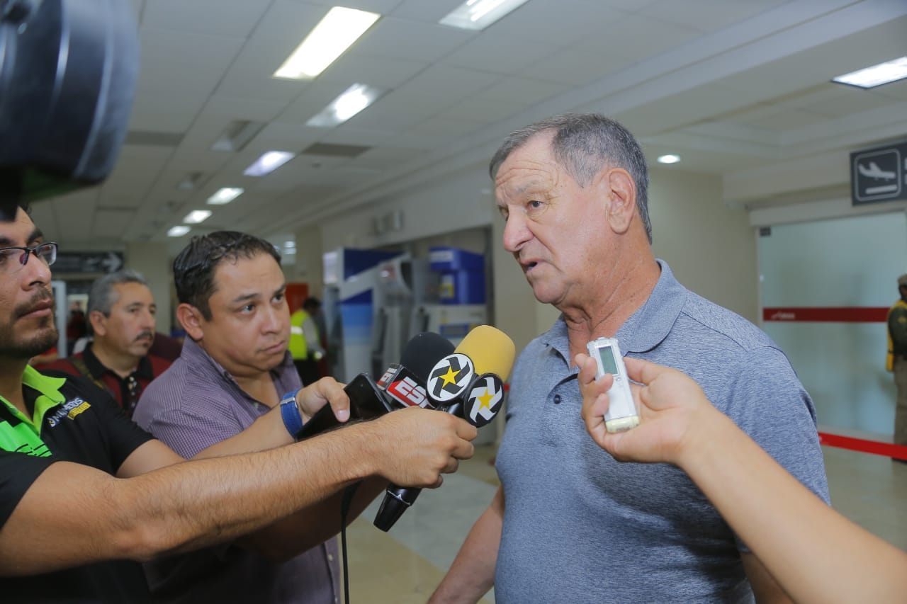 Enrique Meza elogió los logros de Siboldi de quien dijo es su amigo. (Manuel Guadarrama)