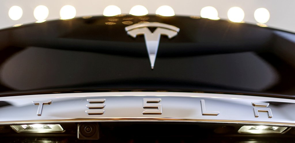 Musk anunció que el nuevo software para los coches de Tesla tendrá juegos de Atari. (Reuters)