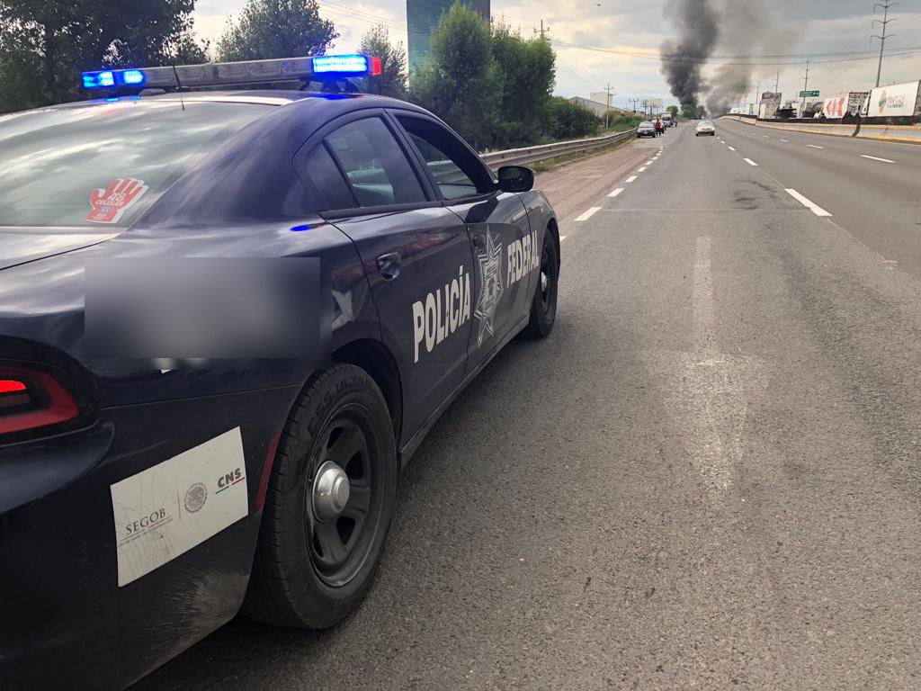 La Policía Federal cerró la circulación en la autopista México-Puebla por manofestación de habitantes (Especial)