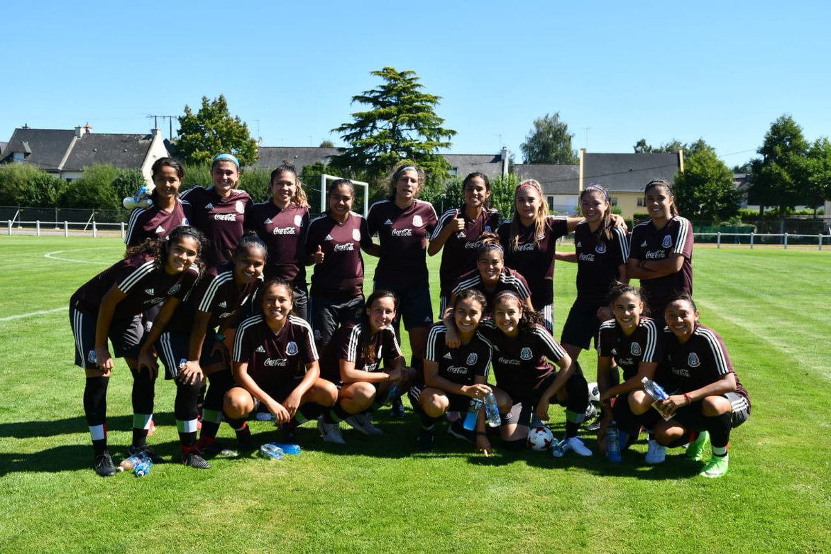 Tri femenil que participará en el Mundial Sub 20 en Francia (Twitter @miseleccionmx)