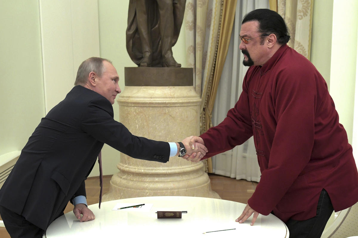 Vladimir Putin y Steven Seagal. (AP)