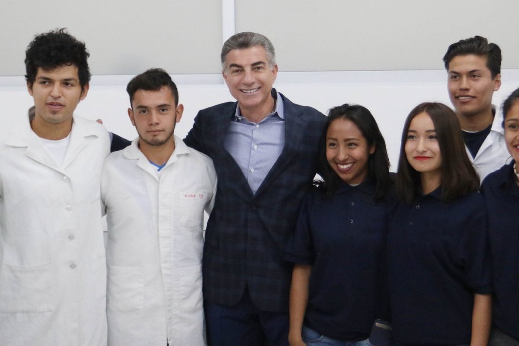 Destaca el uso de la tecnología  y educación en línea (Especial)
