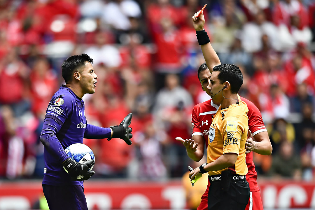Alfredo Talavera fue suspendido por César Arturo Ramos (Imago7)