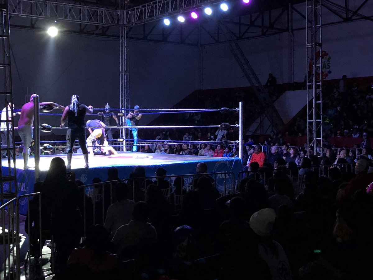 Función de lucha libre para combatir la epilepsia (@tinieblasjrfull)