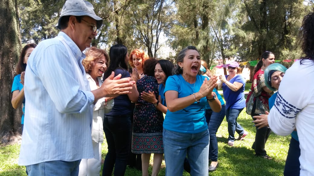 En el Parque Hundido, los asistentes realizan diversas actividades para reír y liberarse del estrés. (Perla Gómez)