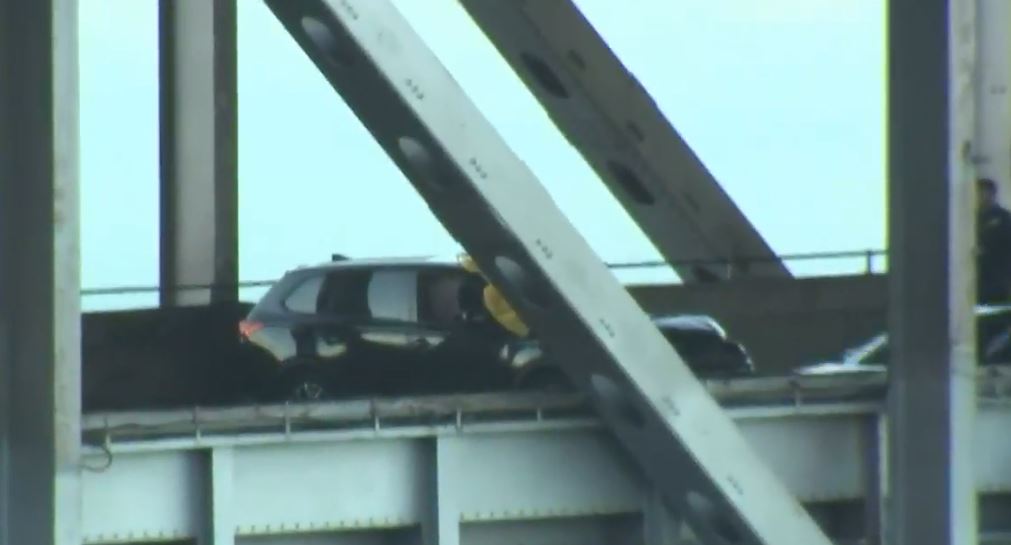 El tiroteo sucedió en la madrugada en el Bay Bridge que conecta a San Francisco con Oakland. (Facebook)