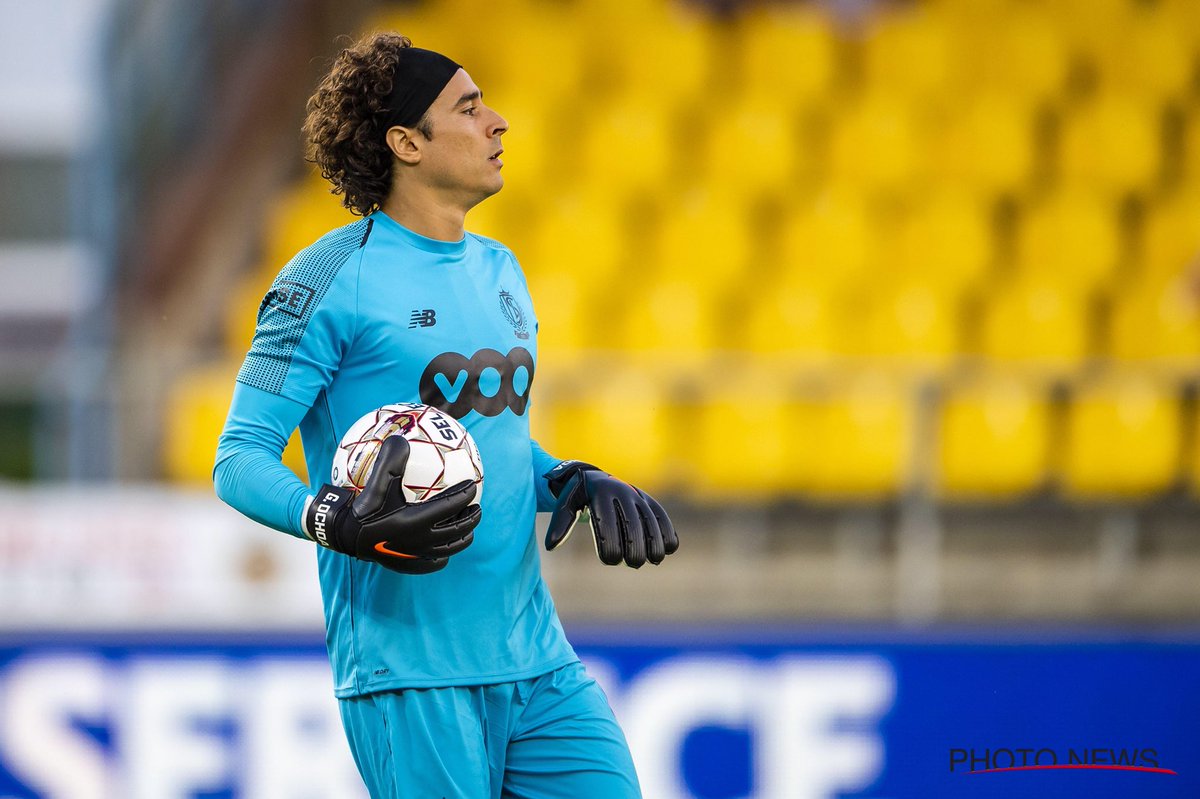 Guillermo Ochoa, portero del Standard de Lieja (Twitter @StandardLiejaES)