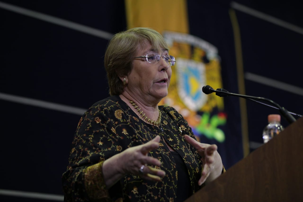 Michel Bachelet durante la cátedra magistral que ofrece en la torre de Rectoría de la UNAM (Omar Franco)