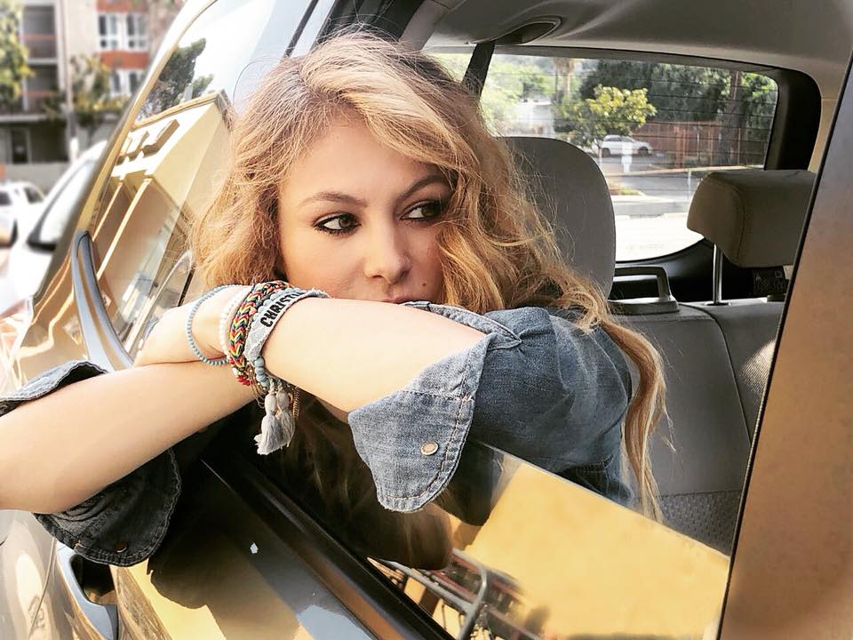 Paulina Rubio vivió en carne propia lo que siente un perro cuando es encerrado en un coche en días calurosos (Facebook Paulina Rubio).