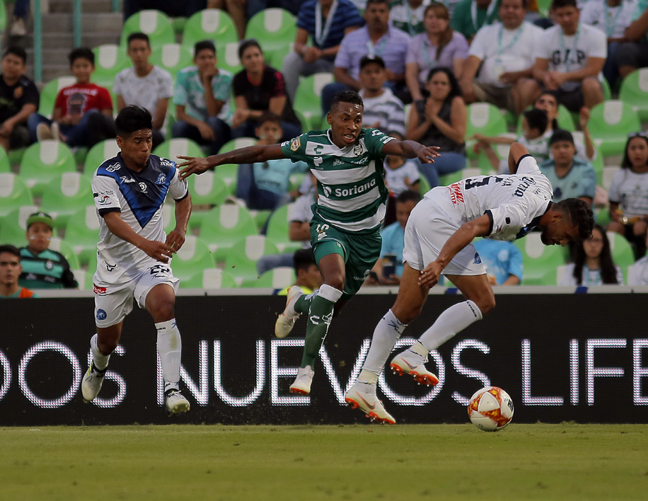 El único gol albiverde llegó del ecuatoriano Preciado. (Saúl González)