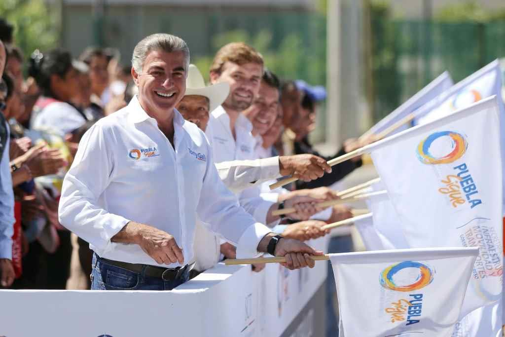 Antonio Gali puso en marcha la modernización con concreto hidráulico del Periférico Ecológico (Especial)