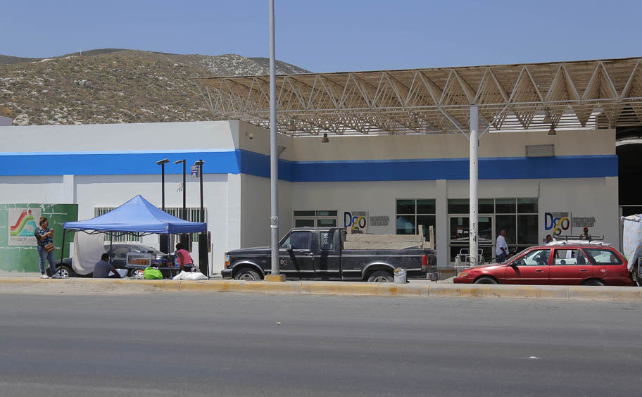 Lo trasladaron en un  vehículo particular al Hospital General de Lerdo, donde ingresó con fractura en tobillo derecho