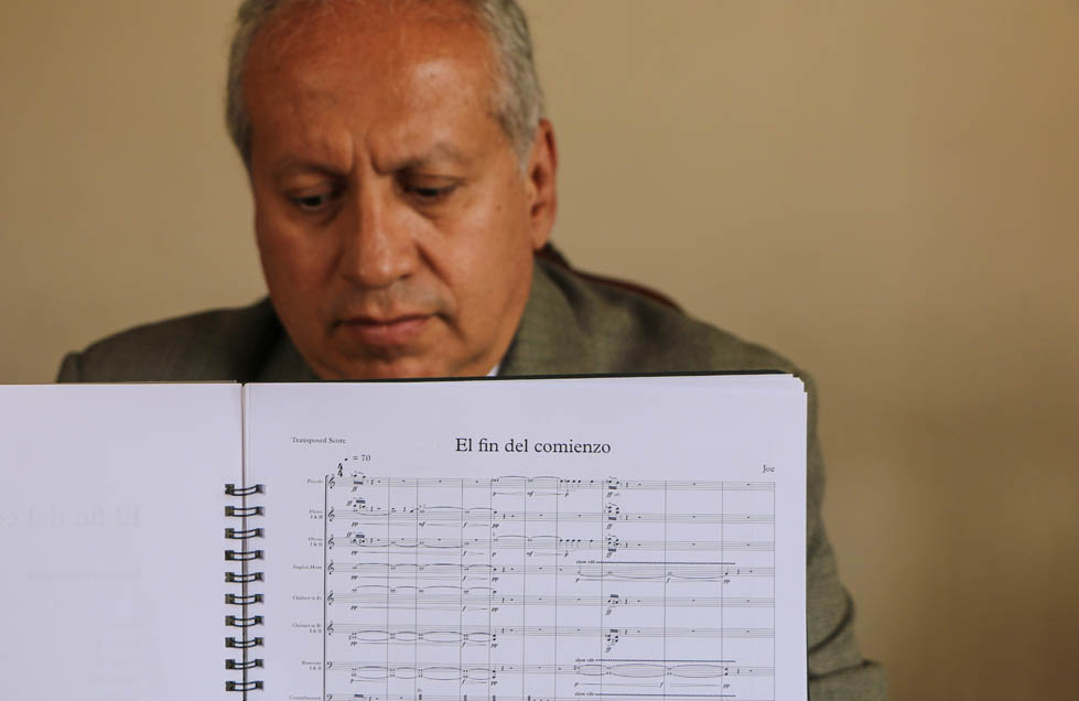 El notario y la partitura El fin del comienzo  al momento de abrir los sobres (Cortesía)