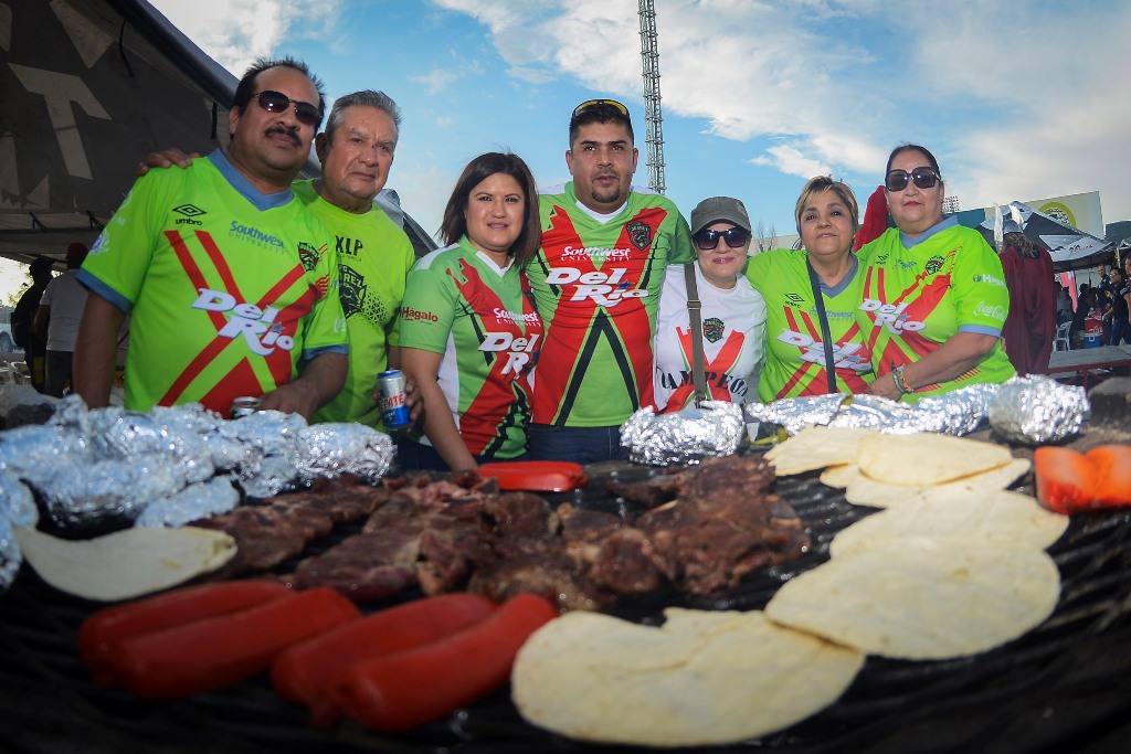Afición de los Bravos de Juárez (Imago7)