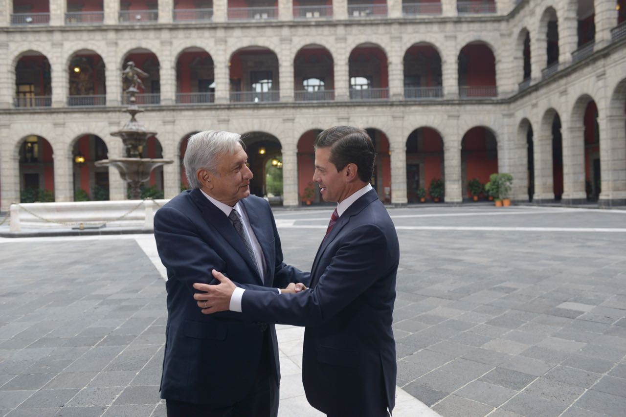 Andrés Manuel López Obrador se reúne con el presidente Enrique Peña Nieto en el Palacio Nacional. (Especial)