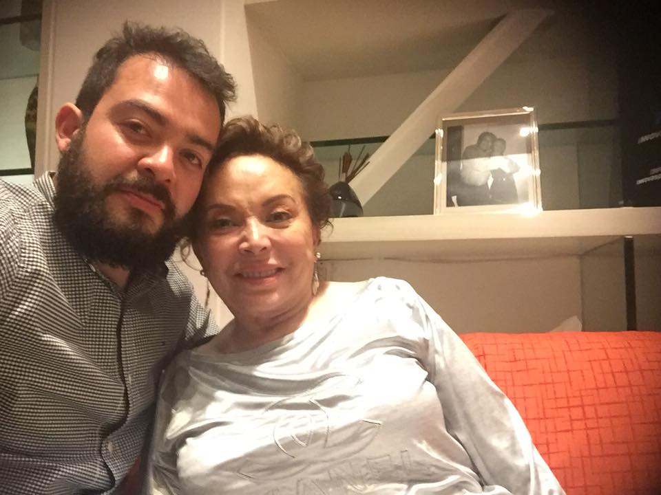 Elba Esther Gordillo en una selfie con un maestro de la sección 36 del SNTE. (Facebook José Barquín)