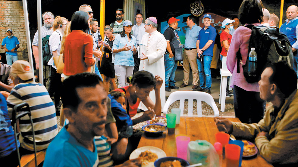 La embajadora de Estados Unidos ante la ONU, Nikki Haley, se reunió con refugiados venezolanos en la ciudad colombiana de Cúcuta. (Luisa Gonzalez/Reut