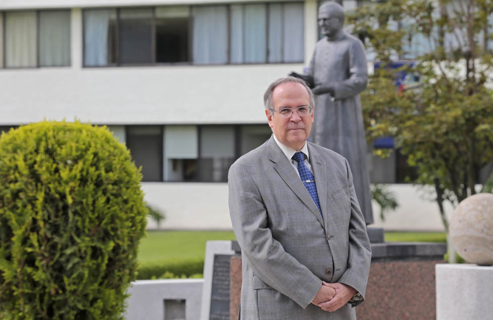 Juan de la Borbolla tiene 43 años de carrera en la institución académica de los cuales los últimos diez ha sido rector en Guadalajara (Fernando Carran