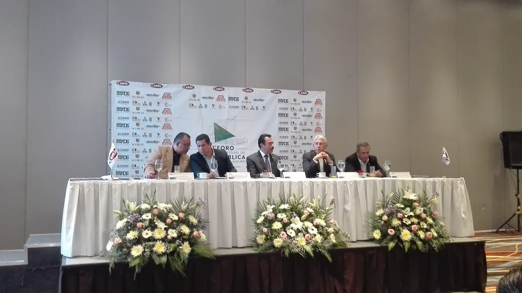 Reunión Diego Sinhue con empresarios. (Foto Felipe Chagoya)