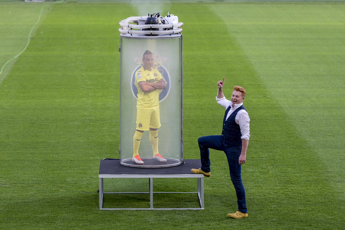 Santi Cazorla en su presentación con el Villarreal (@VillarrealCF)