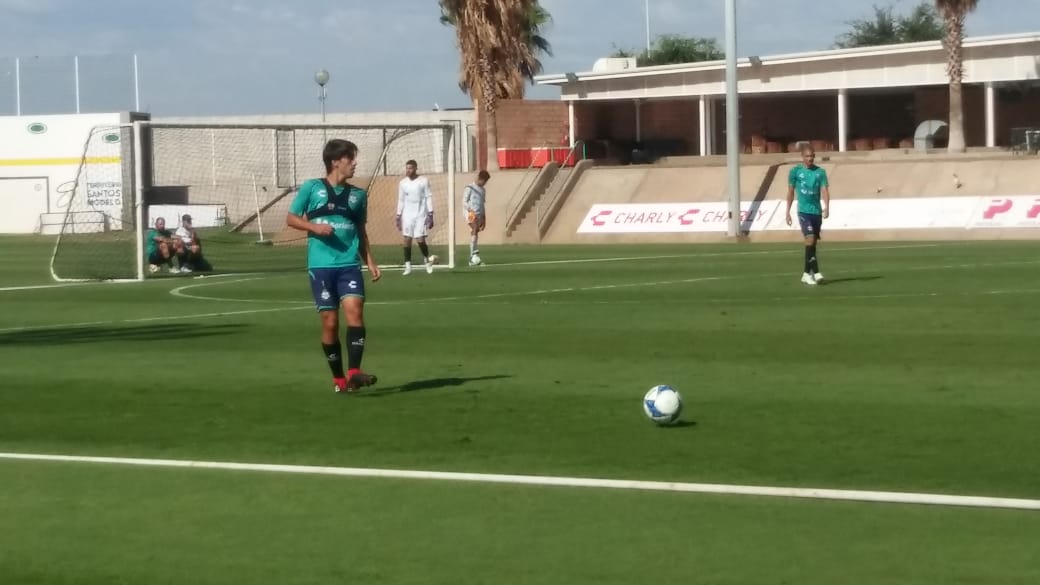 Santos se prepara para enfrentar a Chivas.