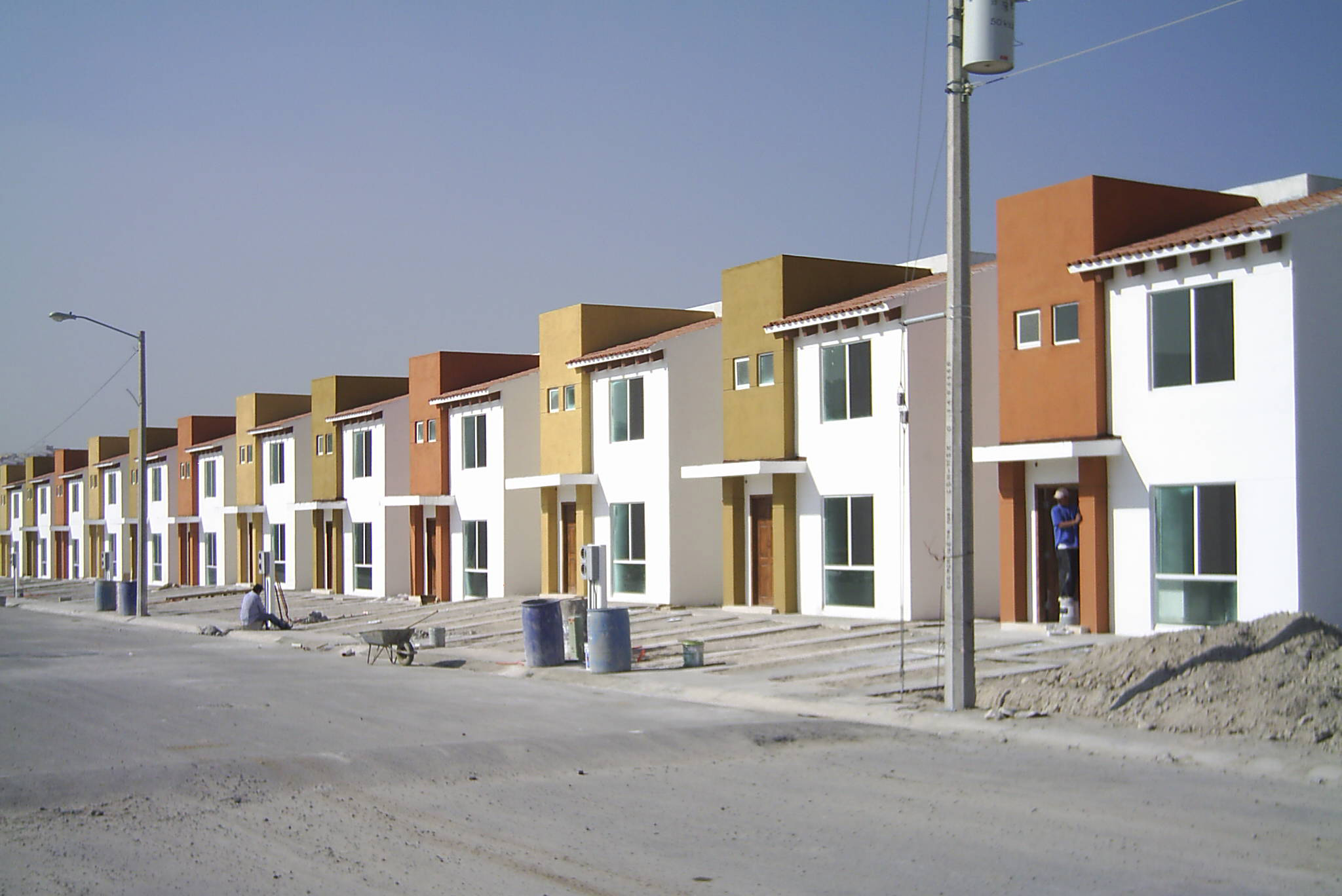El atraso de vivienda social es por el incremento en el costo de los terrenos (Especial)