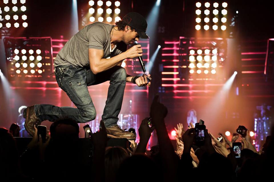 Enrique Iglesias fue criticado en redes sociales. (Foto: Facebook)