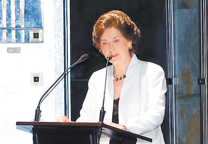 María Cristina García Cepeda presidió la reunión.