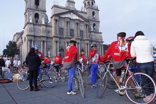 Se preparan para salir desde Catedral de Toluca. (Claudia Aguilar)