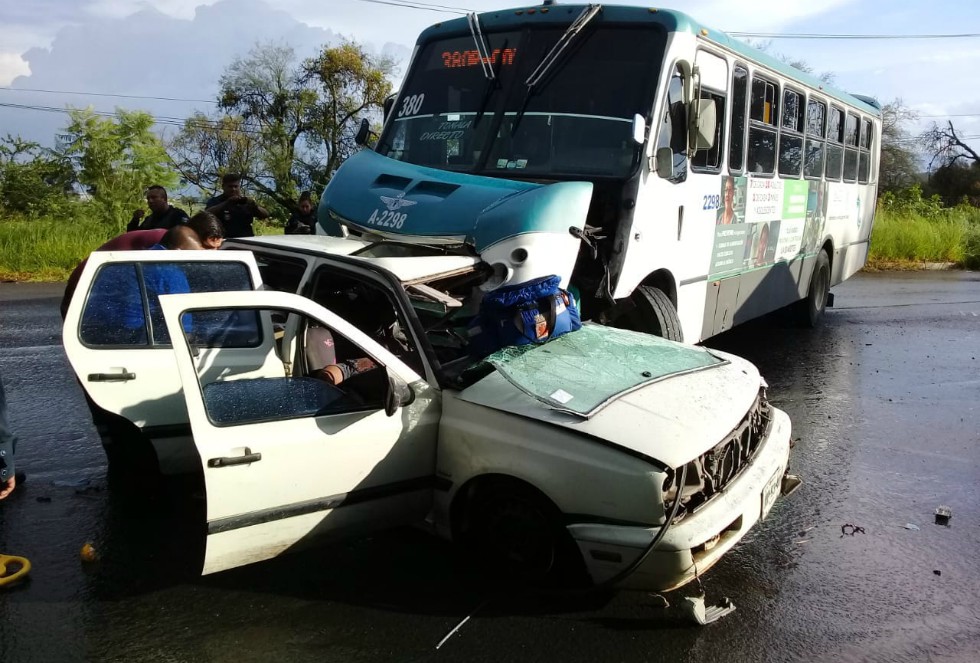 El accidente ocurrió en Periférico Sur al cruce con la calle Managua. (Cortesía)