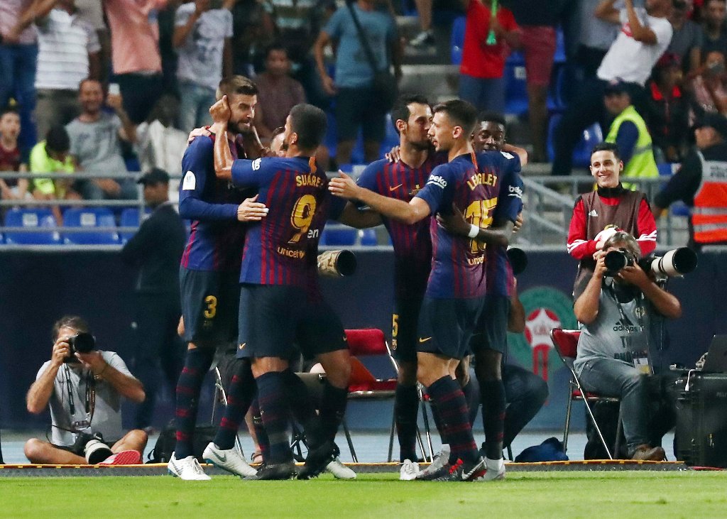 Barcelona celebra el gol del empate de Piqué (Reuters)