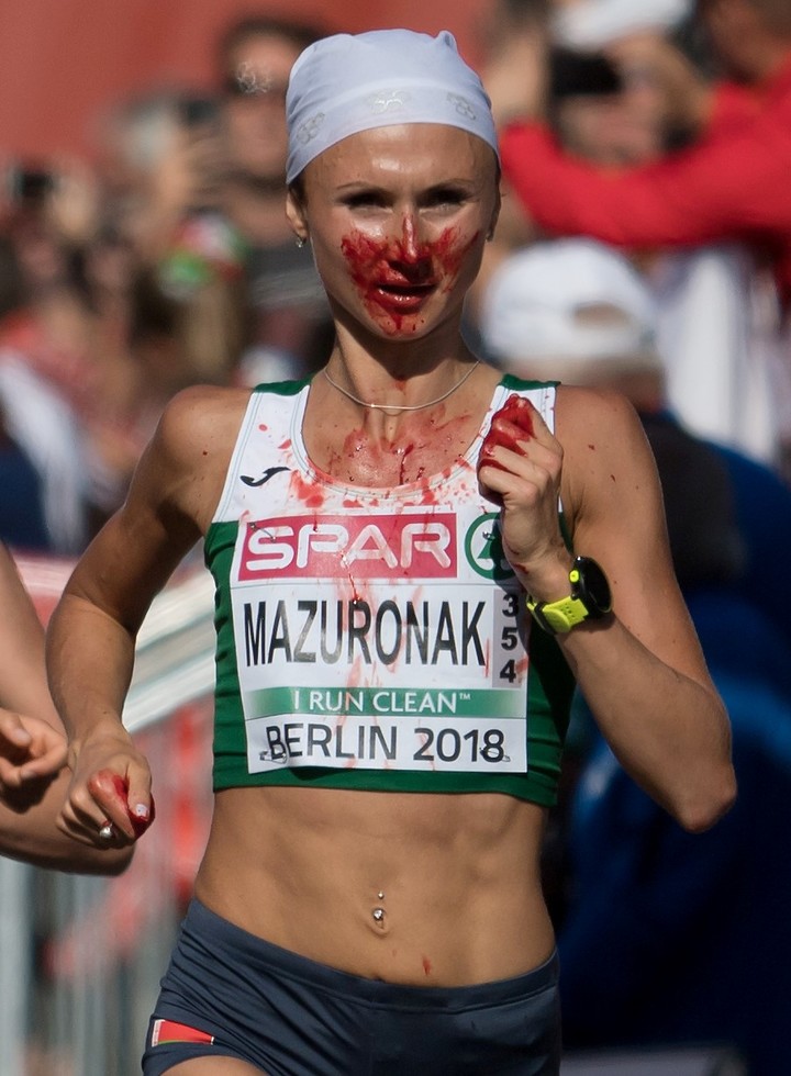 Volha Mazuronak ganó el Maratón de Berlín pese a hemorragia (DPA)