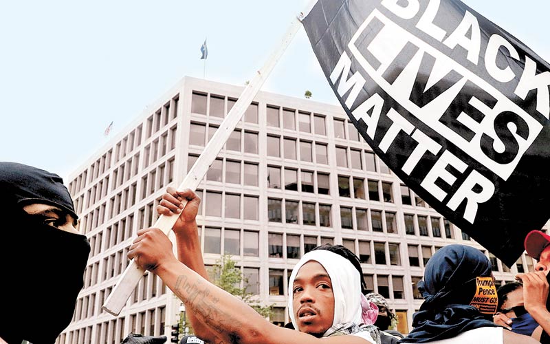 Activistas afroamericanos del movimiento Black Lives Matter pidieron “respeto” para sus “hermanos”. (Foto: Leah Millis/Reuters)