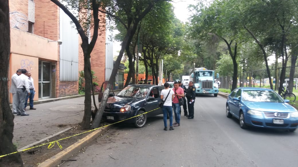 La zona fue acordonada por policías. (Foto: Jorge Becerril).