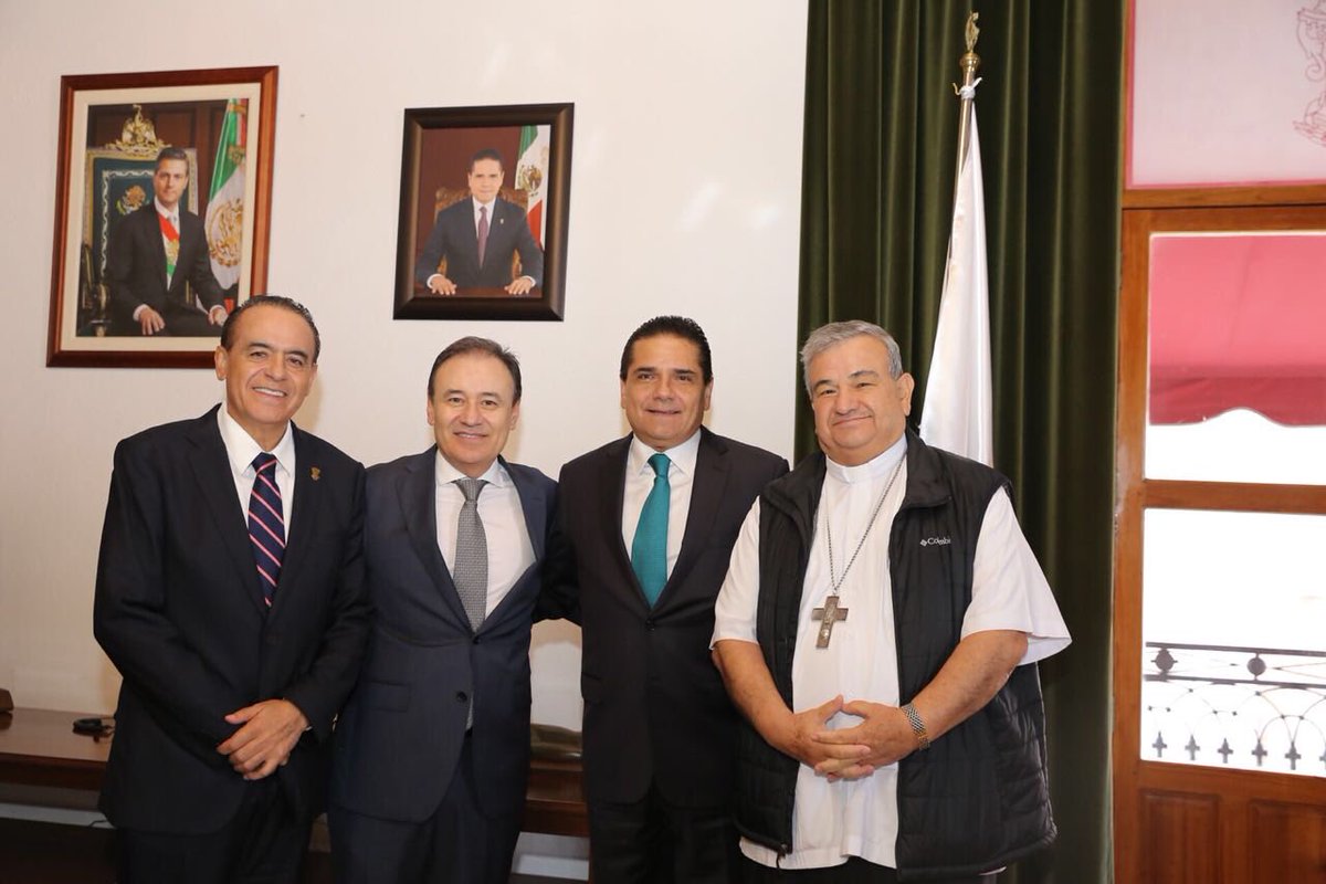 Alfonso Durazo y el gobernador de Michoacán, Silvano Aureoles. (Especial)
