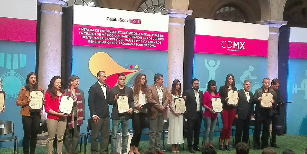 Brindan estímulo económico a medallistas de Juegos Centroamericanos