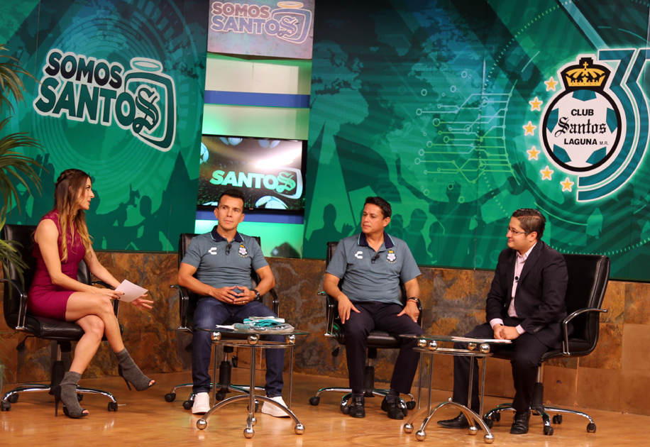 El 'Chato' Rodríguez ahora está de lado del banquillo santista. (Martín Piña)