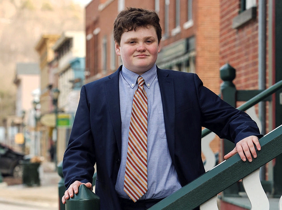 Ethan Sonneborn, de 14 años, busca ser el gobernador de Vermont. (AP)