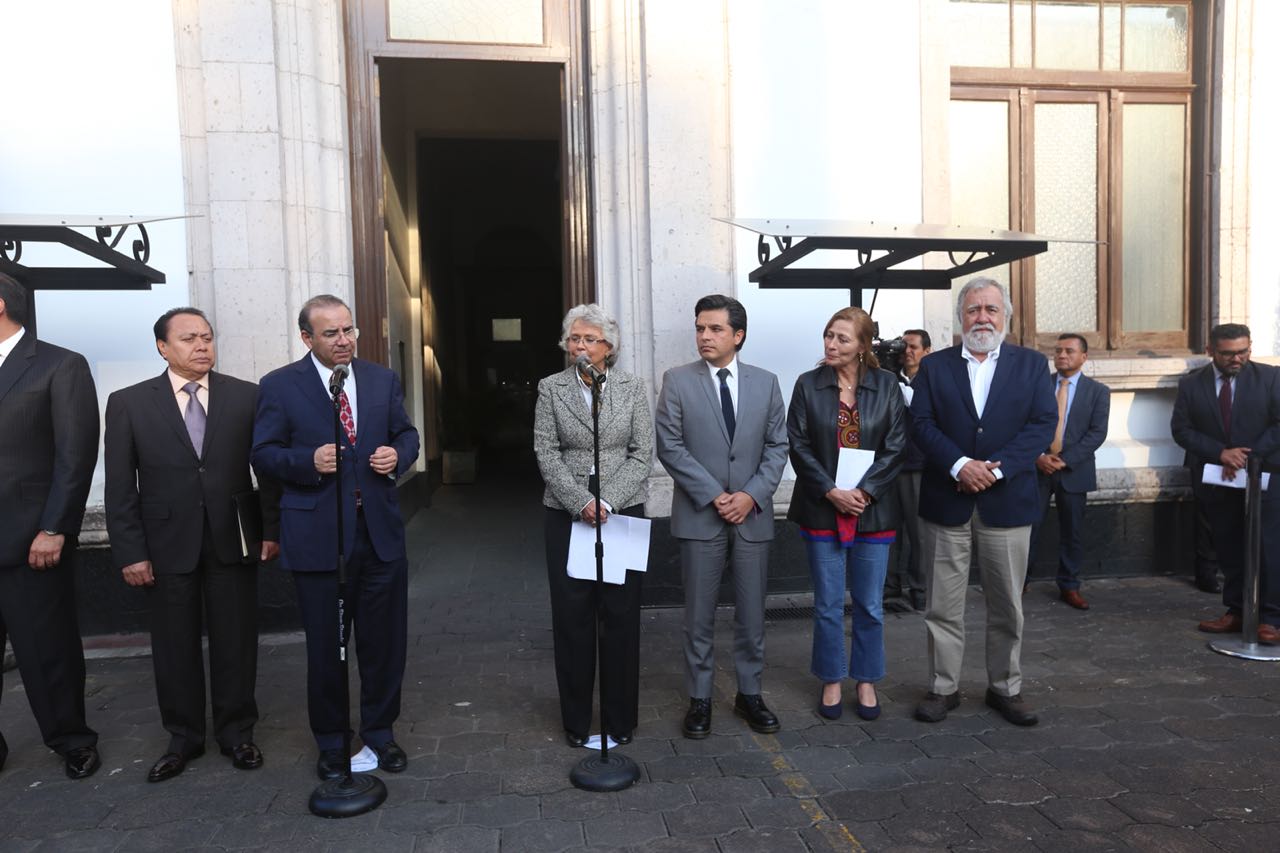 Al término de su encuentro, Olga Sánchez Cordero y Alfonso Navarrete dieron un mensaje a medios; a Sánchez Cordero la acompañó Tatiana Clouthier, Zoé 