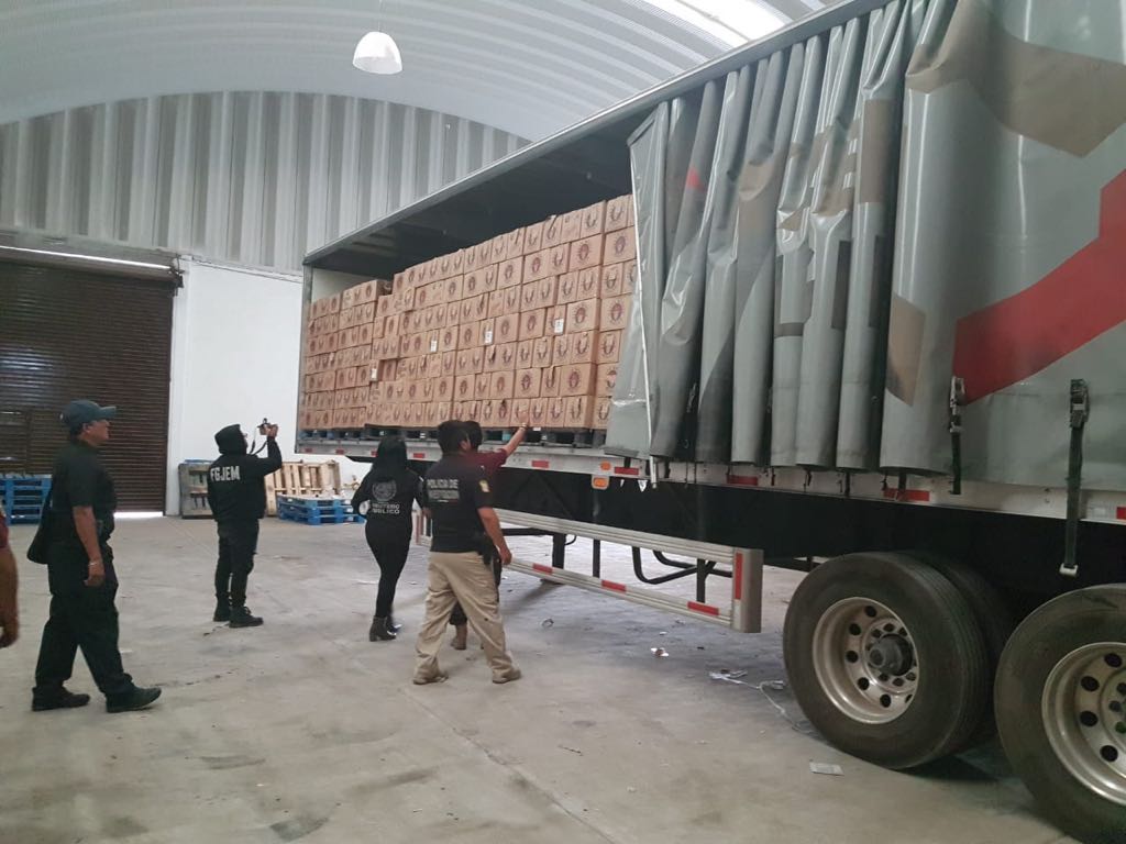 Tres de los detenidos, habrían privado de la libertad al conductor de la unidad hurtada. (Especial)