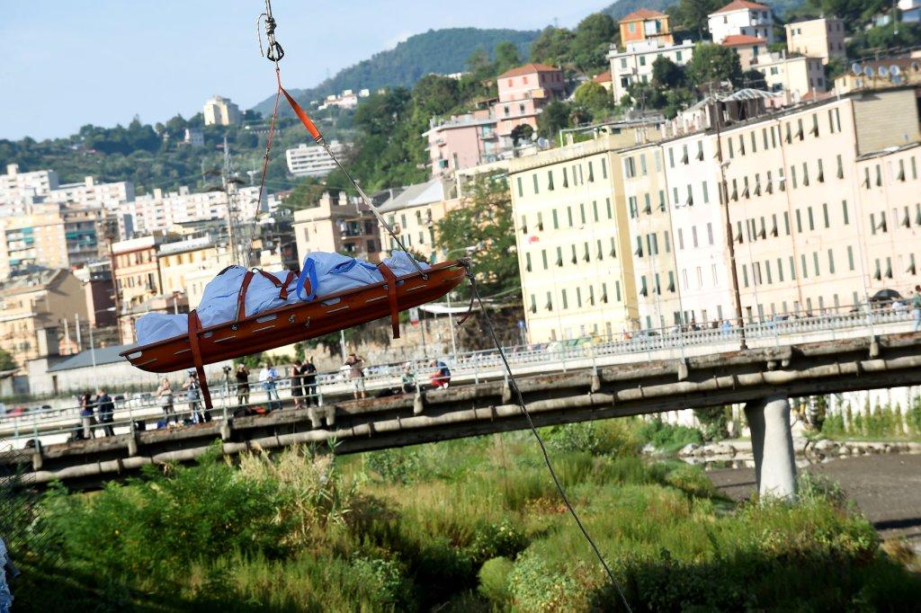 Se han encontrado 39 víctimas, hasta el momento, por el colapso del puente en Genova. (Reuters)