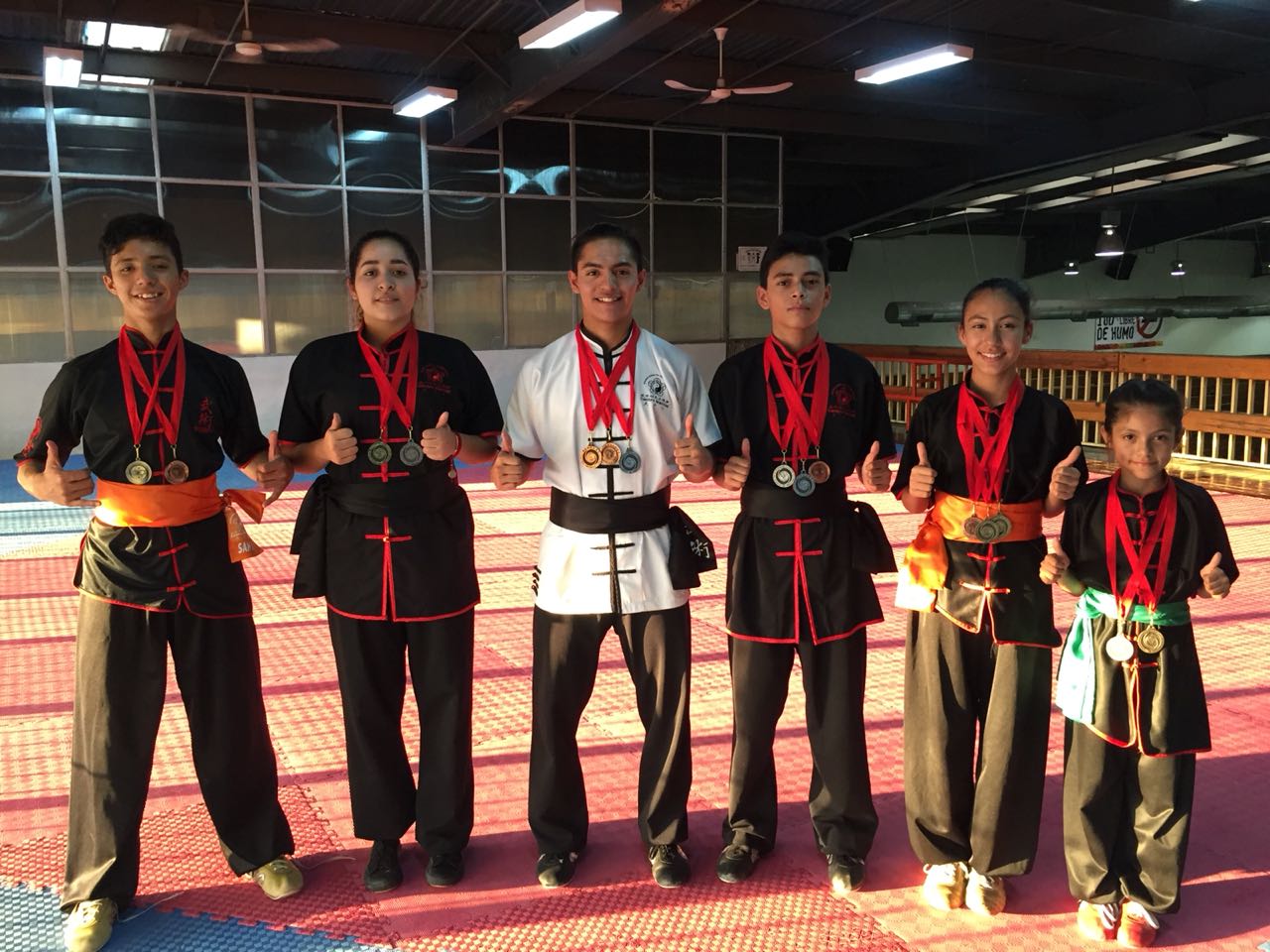 El equipo regresó de un nacional lleno de medallas. (Especial)