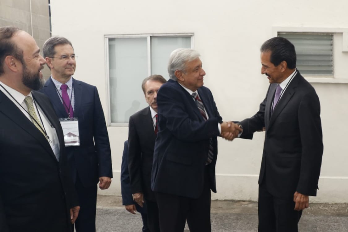 El rector de la UAP, Alfonso Esparza Ortiz, se reunió con el presidente electo Andrés Manuel López Obrador (Especial)