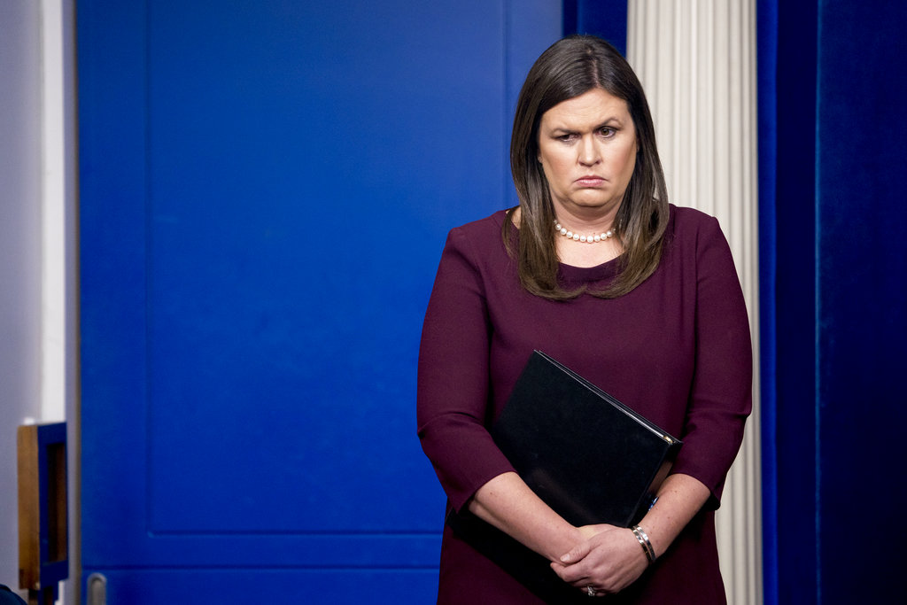 Sara Sanders admitió en su cuenta de Twitter que los lapsos citados no fueron los correctos. (AP)