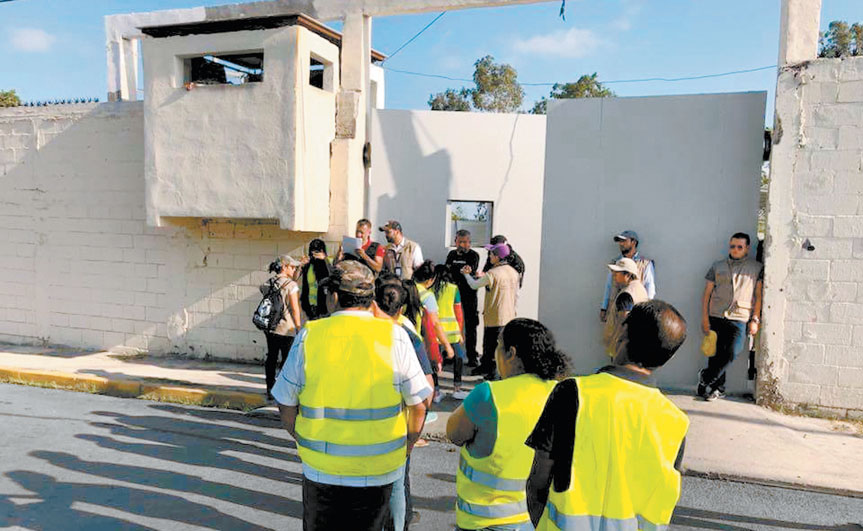 Ayer solo estuvieron en el patio, no los dejaron entrar a los cuartos. (Alma Paola Wong)