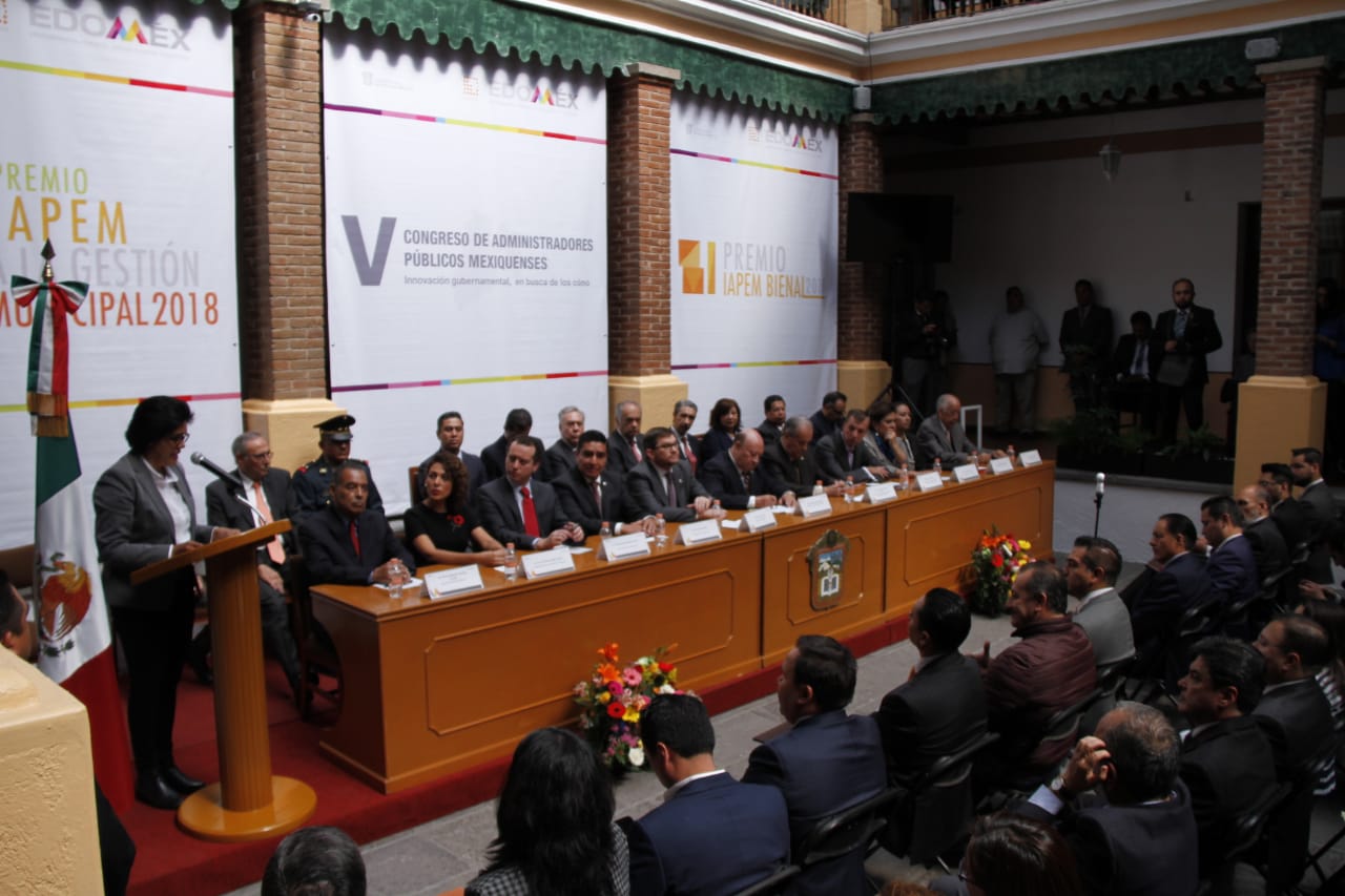 Durante la inauguración del V Congreso de Administradores Públicos Mexiquenses que organizó el IAPEM para celebrar sus 45 años. (Claudia Aguilar).