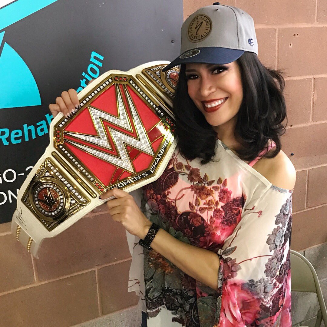 Melina anuncia su retiro de la lucha libre (@RealMelina)