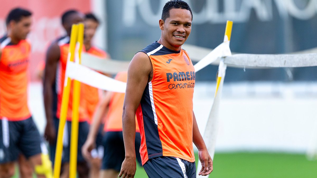 Carlos Bacca ya entrena con el Villarreal (Twitter @VillarrealCF)
